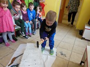 Šroubujeme, zatloukáme, vrtáme a řežeme -polytechnika ve školce